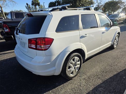 Used 2019 Dodge Journey SE image 4