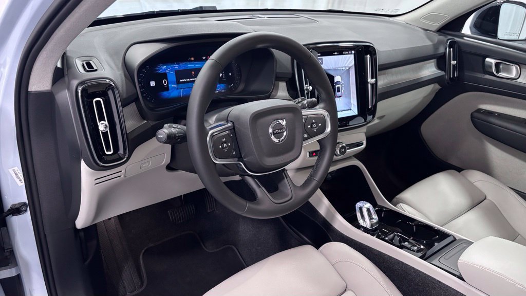 Certified 2026 Volvo XC40 B5 Plus AWD/4WD image 10