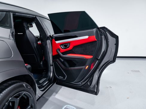 Used 2021 Lamborghini Urus image 27