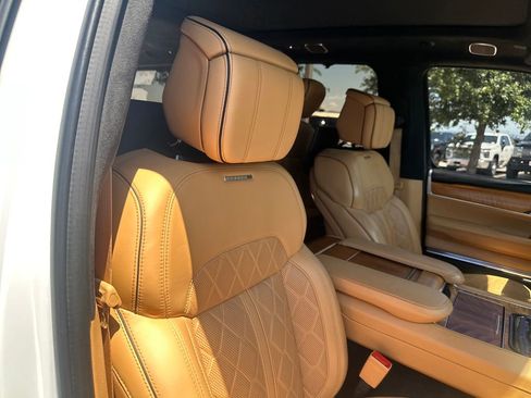 Used 2022 Jeep Grand Wagoneer Series III w/ Rear Seat Video Group 1 AWD/4WD image 37
