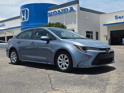 Used 2024 Toyota Corolla LE FWD image 2