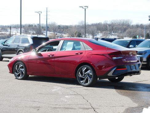 Used 2024 Hyundai Elantra SEL w/ Convenience Package image 8
