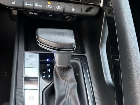 Used 2023 Hyundai Elantra Limited image 14