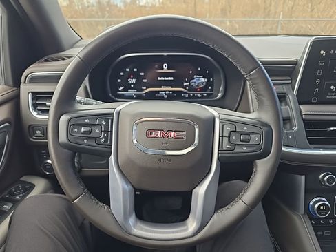 Used 2023 GMC Yukon SLT w/ SLT Luxury Package image 19