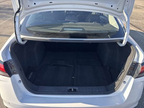Used 2025 Nissan Versa SR w/ Trunk Package FWD image 31