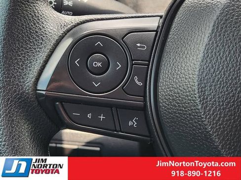 Used 2025 Toyota Corolla LE FWD image 27
