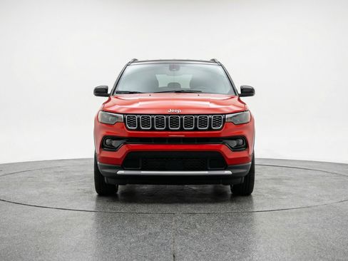 Used 2025 Jeep Compass Limited image 2