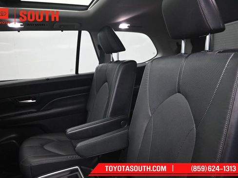 Used 2024 Toyota Grand Highlander AWD image 31