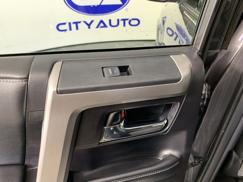 Used 2014 Toyota 4Runner SR5 RWD image 31