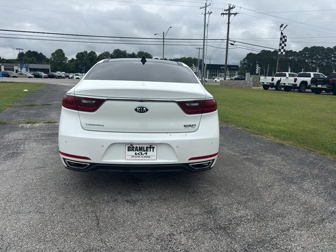 Used 2017 Kia Cadenza Premium w/ Luxury Package image 3