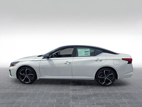 New 2026 Nissan Altima 2.5 SR FWD image 3