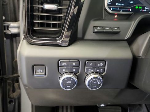 Used 2024 GMC Sierra 1500 AT4 w/ Technology Package AWD/4WD image 30