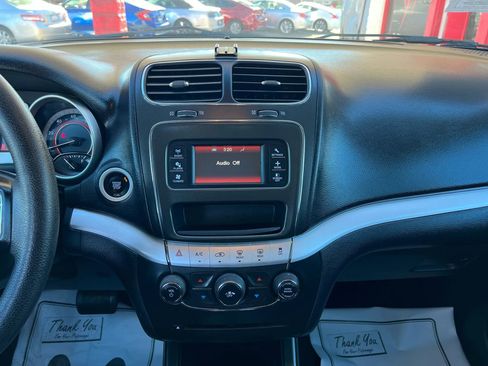 Used 2017 Dodge Journey SE image 21