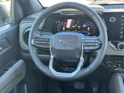 Used 2025 Chevrolet Colorado ZR2 w/ Technology Package AWD/4WD image 13