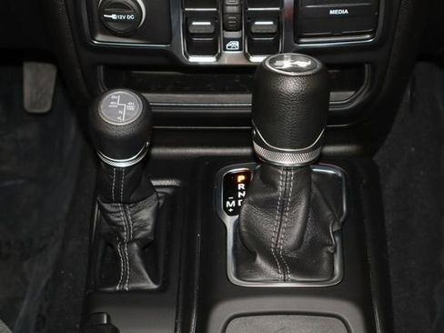 Used 2025 Jeep Wrangler Unlimited Sahara AWD/4WD image 27