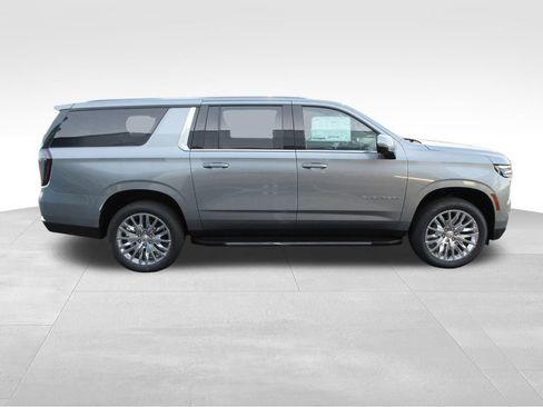 New 2026 Chevrolet Suburban LT w/ Comfort Package image 7