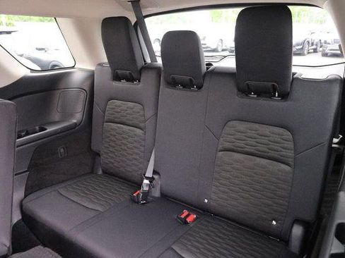 Used 2025 Nissan Pathfinder SV FWD image 11