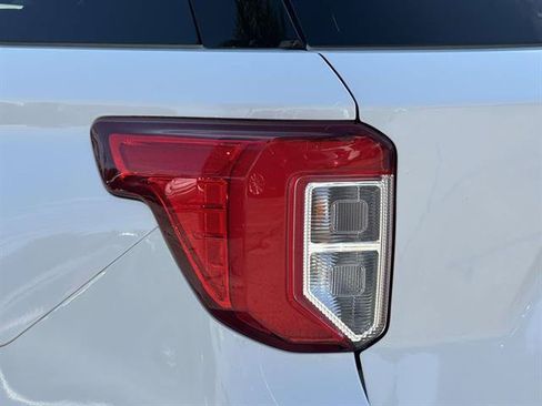 Used 2023 Ford Explorer XLT w/ Equipment Group 202A AWD/4WD image 30