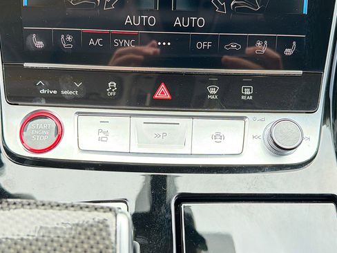 Used 2023 Audi S8 4.0T image 30