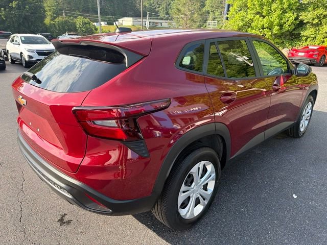 Used 2025 Chevrolet Trax LS FWD image 4