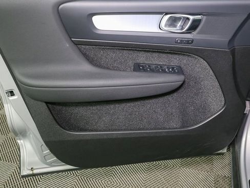 Used 2025 Volvo XC40 B5 Core image 36