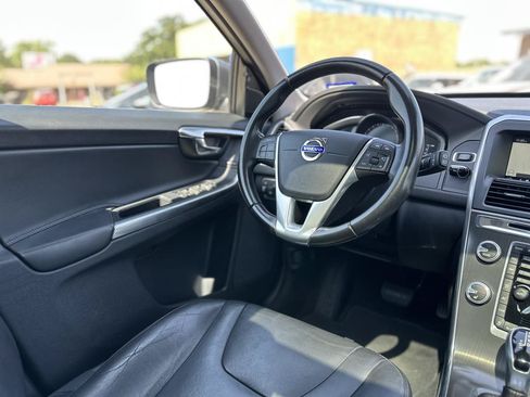 Used 2016 Volvo XC60 T5 Premier w/ Proximity Package FWD image 9