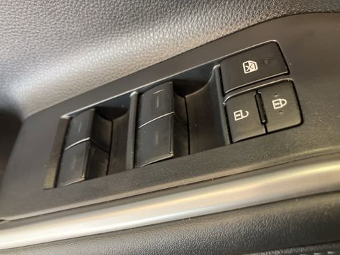 Used 2023 Toyota Highlander XLE image 14