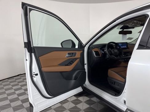 New 2026 Nissan Rogue Platinum image 16