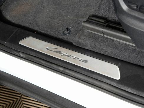 Certified 2024 Porsche Cayenne Coupe AWD/4WD image 17