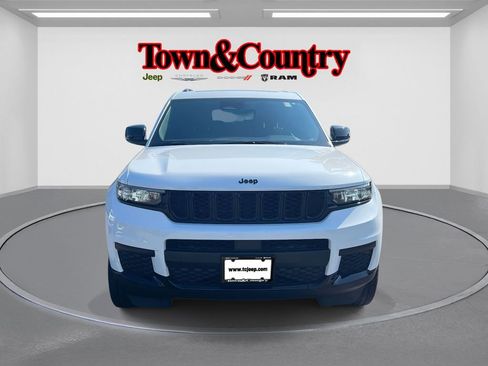 Certified 2023 Jeep Grand Cherokee L Laredo image 2