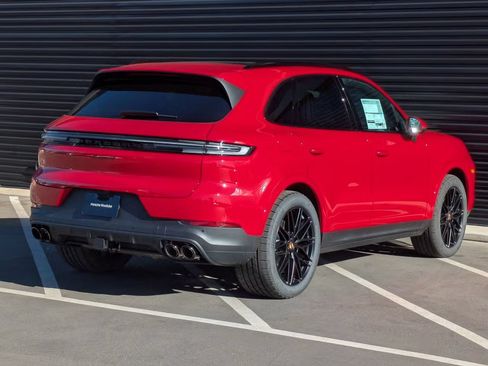 Certified 2026 Porsche Cayenne AWD/4WD image 7