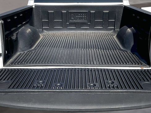 Used 2022 RAM 1500 Classic SLT AWD/4WD image 7
