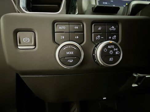 Used 2024 GMC Sierra 3500 Denali Ultimate AWD/4WD image 42