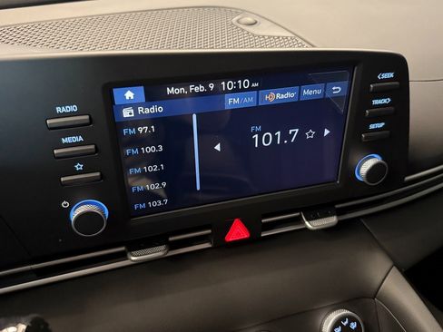 Used 2025 Hyundai Elantra SE image 12