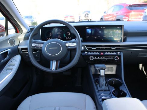 Certified 2025 Hyundai Sonata SE image 12