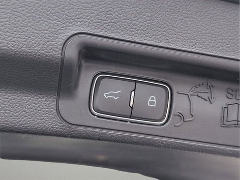 Used 2023 Ford Explorer Limited w/ Limited Technology Package image 10