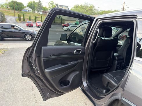 Used 2019 Jeep Grand Cherokee Limited AWD/4WD image 12