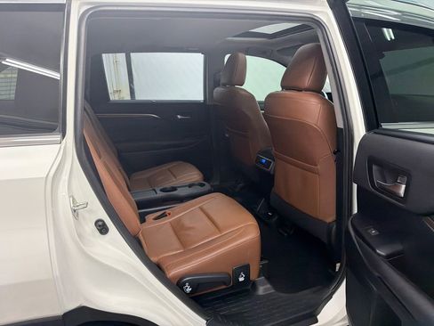 Used 2019 Toyota Highlander Limited image 17
