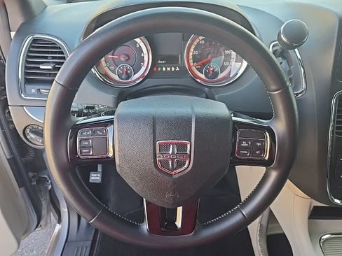 Used 2019 Dodge Grand Caravan SXT FWD image 15