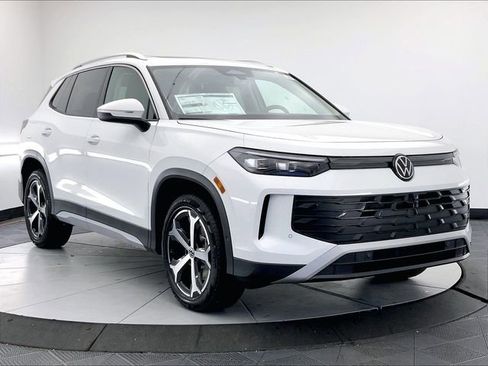 New 2026 Volkswagen Tiguan SE image 1