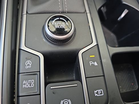 Certified 2025 Kia Sorento S w/ Panoramic Sunroof Package image 24