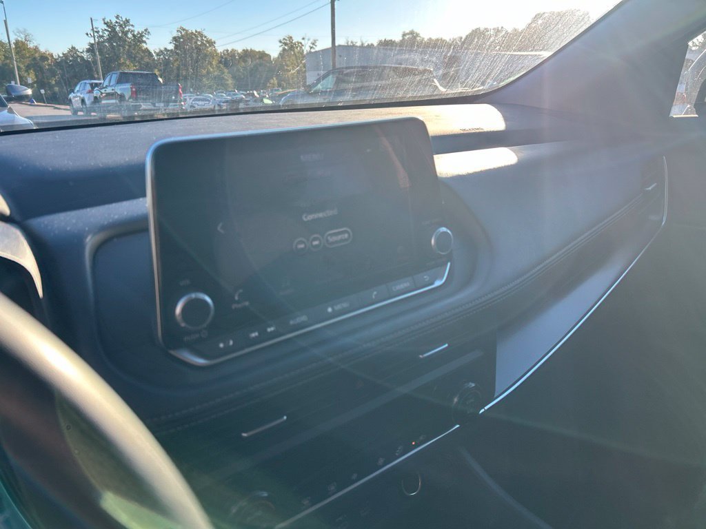Used 2025 Nissan Rogue SV FWD image 8
