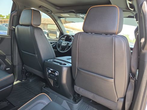 Used 2024 GMC Yukon AT4 w/ Technology Package AWD/4WD image 12