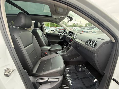 Used 2018 Volkswagen Tiguan SEL AWD/4WD image 26