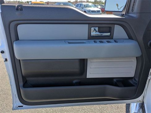 Used 2012 Ford F150 XLT w/ XLT Chrome Pkg image 12
