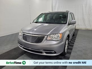 Used 2016 Chrysler Town & Country Touring image 1
