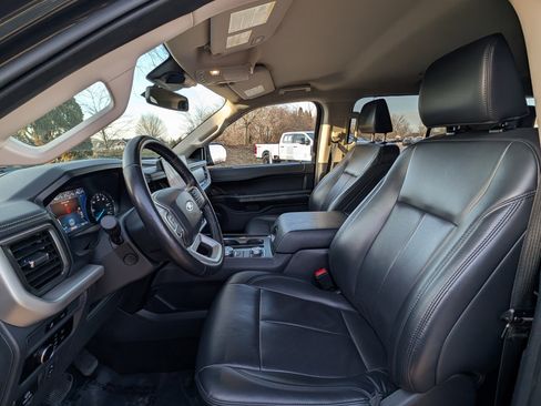 Used 2024 Ford Expedition Max XLT image 10