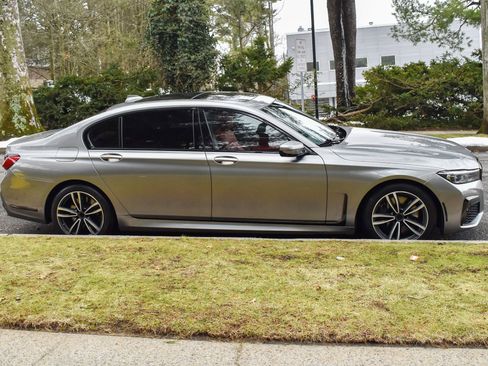 Used 2021 BMW 750i xDrive w/ Executive Package image 11