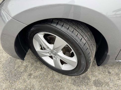 Used 2013 Hyundai Elantra GLS image 32
