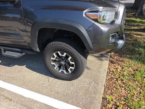 Used 2021 Toyota Tacoma TRD Off-Road w/ Technology Package AWD/4WD image 5
